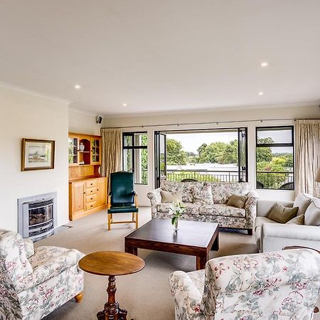 Busby Hill Villa - Havelock North Holiday Home Buitenkant foto