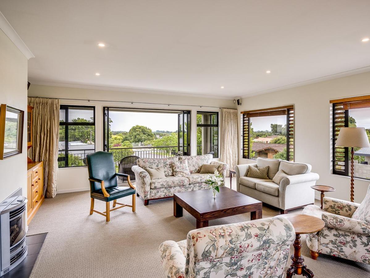 Busby Hill Villa - Havelock North Holiday Home Buitenkant foto