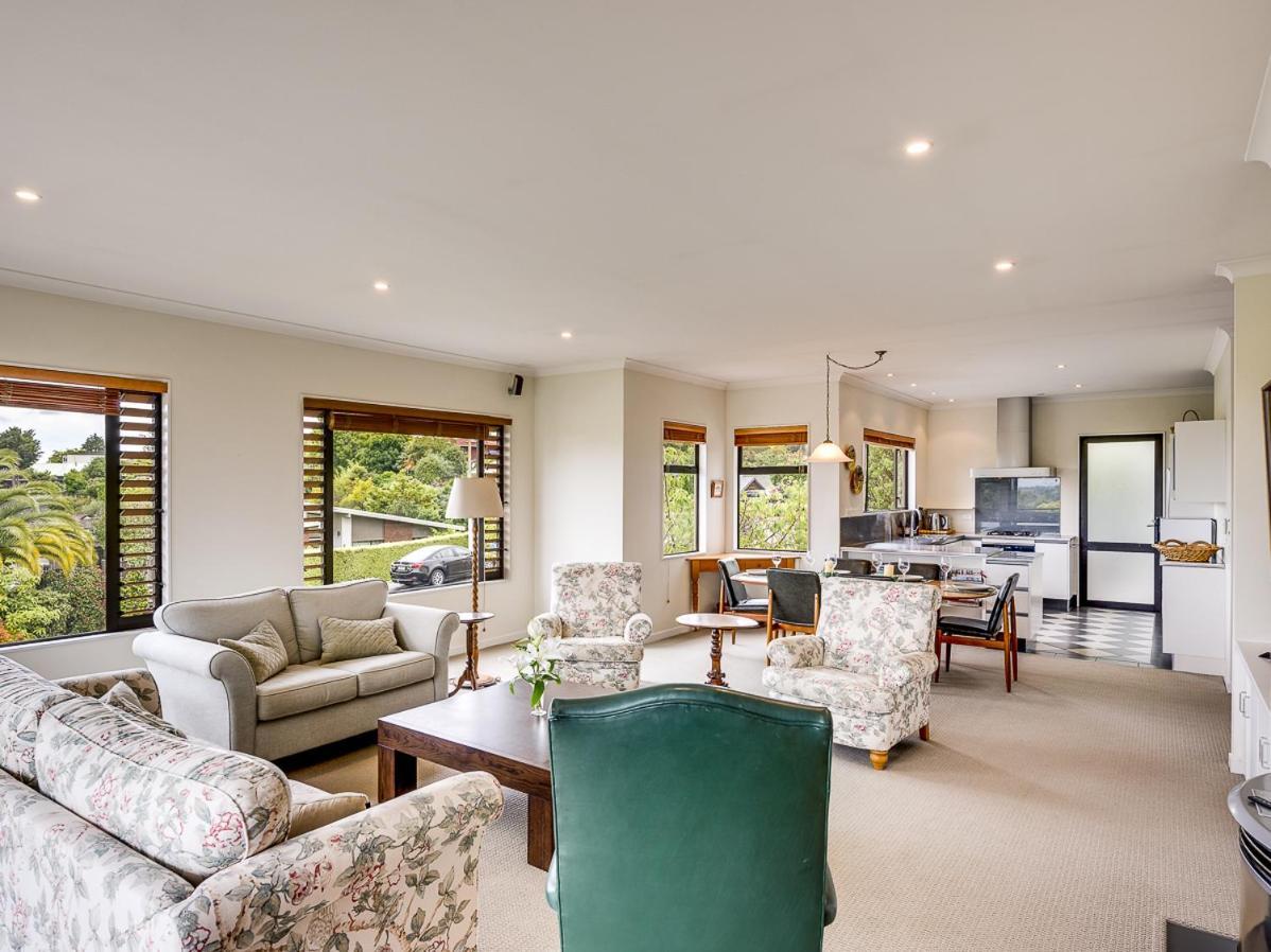 Busby Hill Villa - Havelock North Holiday Home Buitenkant foto