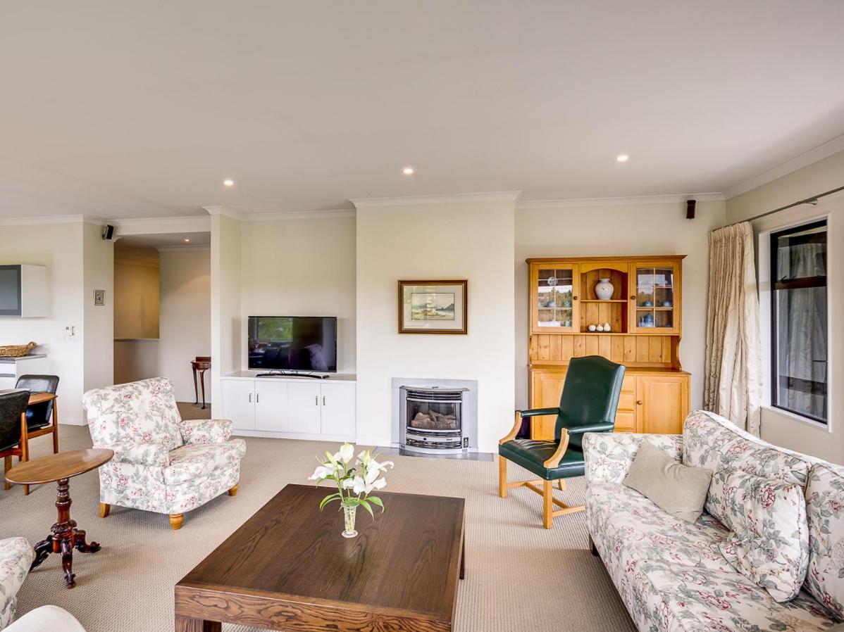 Busby Hill Villa - Havelock North Holiday Home Buitenkant foto