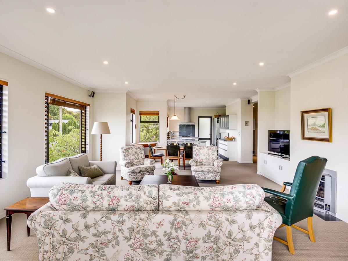 Busby Hill Villa - Havelock North Holiday Home Buitenkant foto