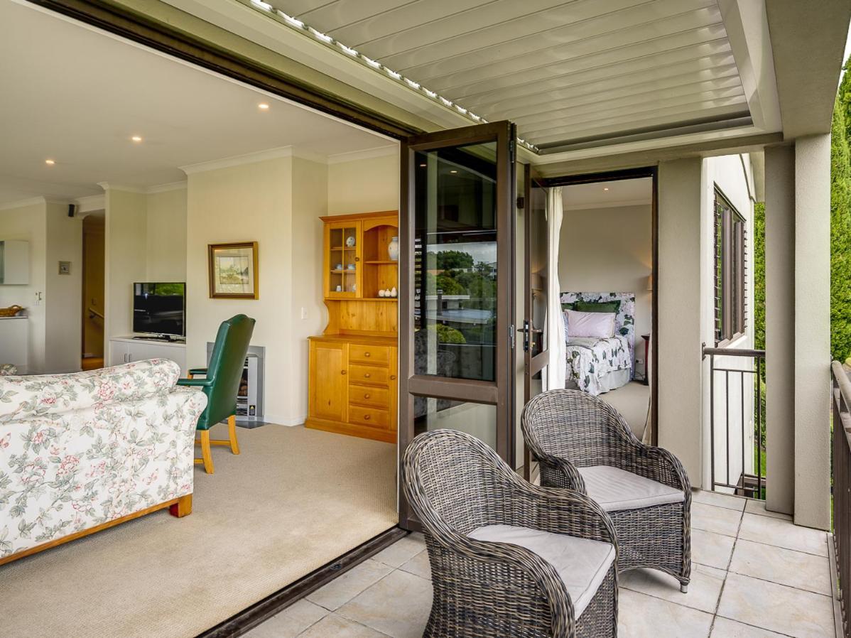Busby Hill Villa - Havelock North Holiday Home Buitenkant foto