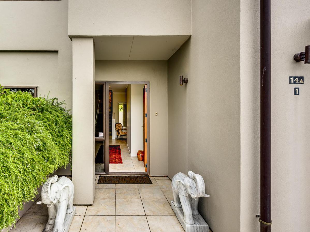Busby Hill Villa - Havelock North Holiday Home Buitenkant foto
