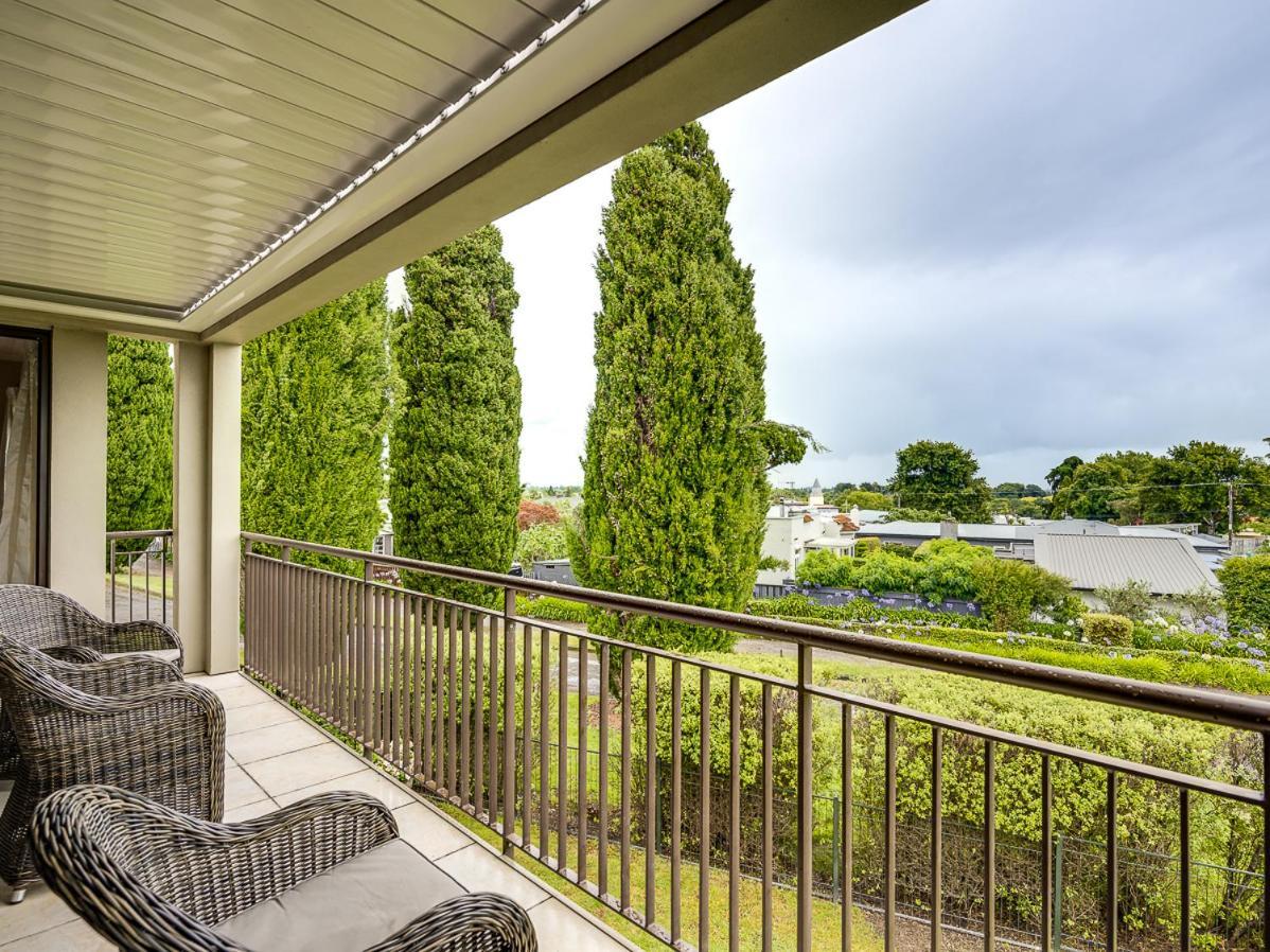 Busby Hill Villa - Havelock North Holiday Home Buitenkant foto